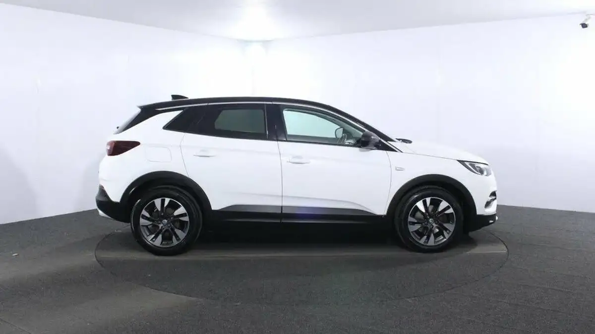 2020-vauxhall-grandland-x-12-sri-nav-big-7