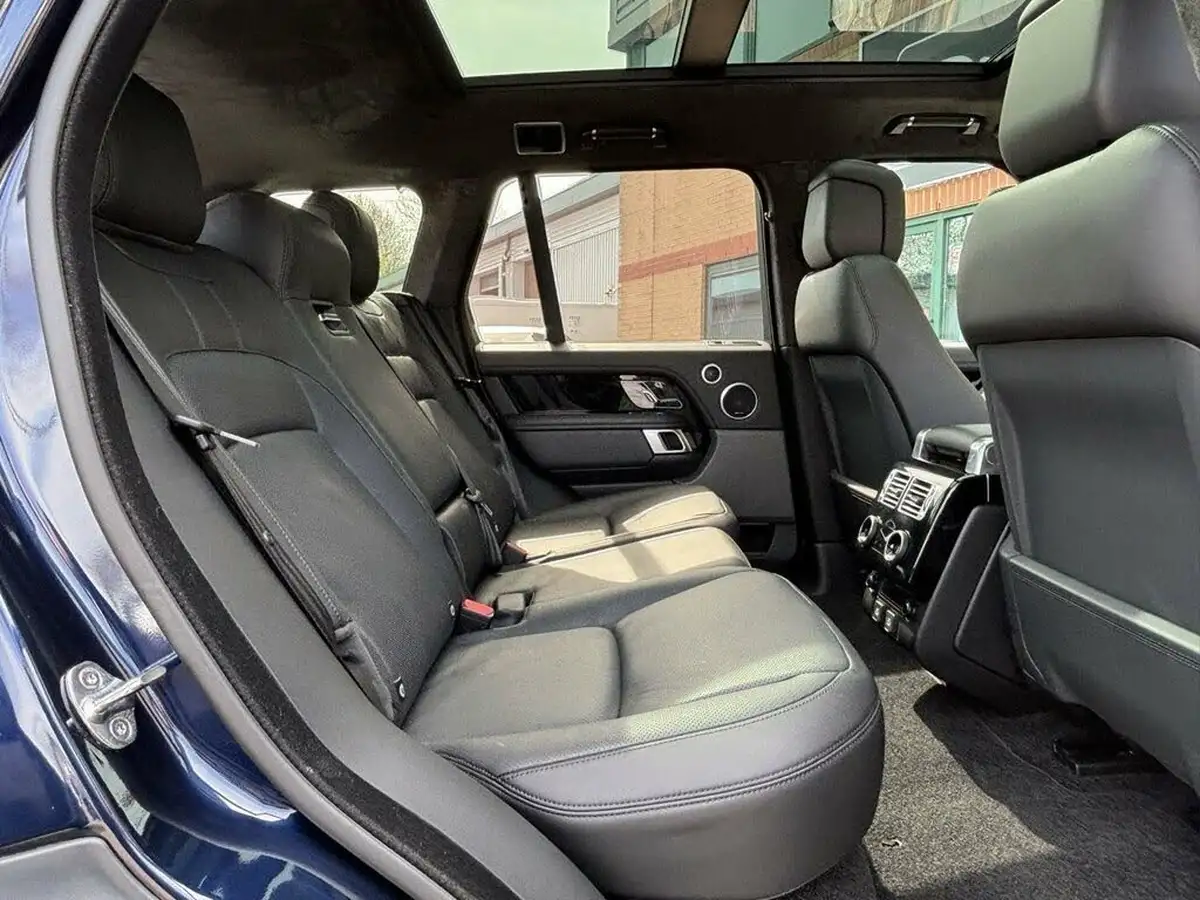 2021-land-rover-range-rover-30-d300-westminster-big-27