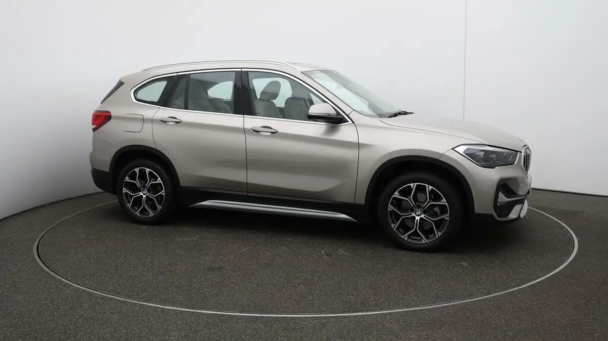 2021-bmw-x1-15-sdrive18i-xline-dct-big-49