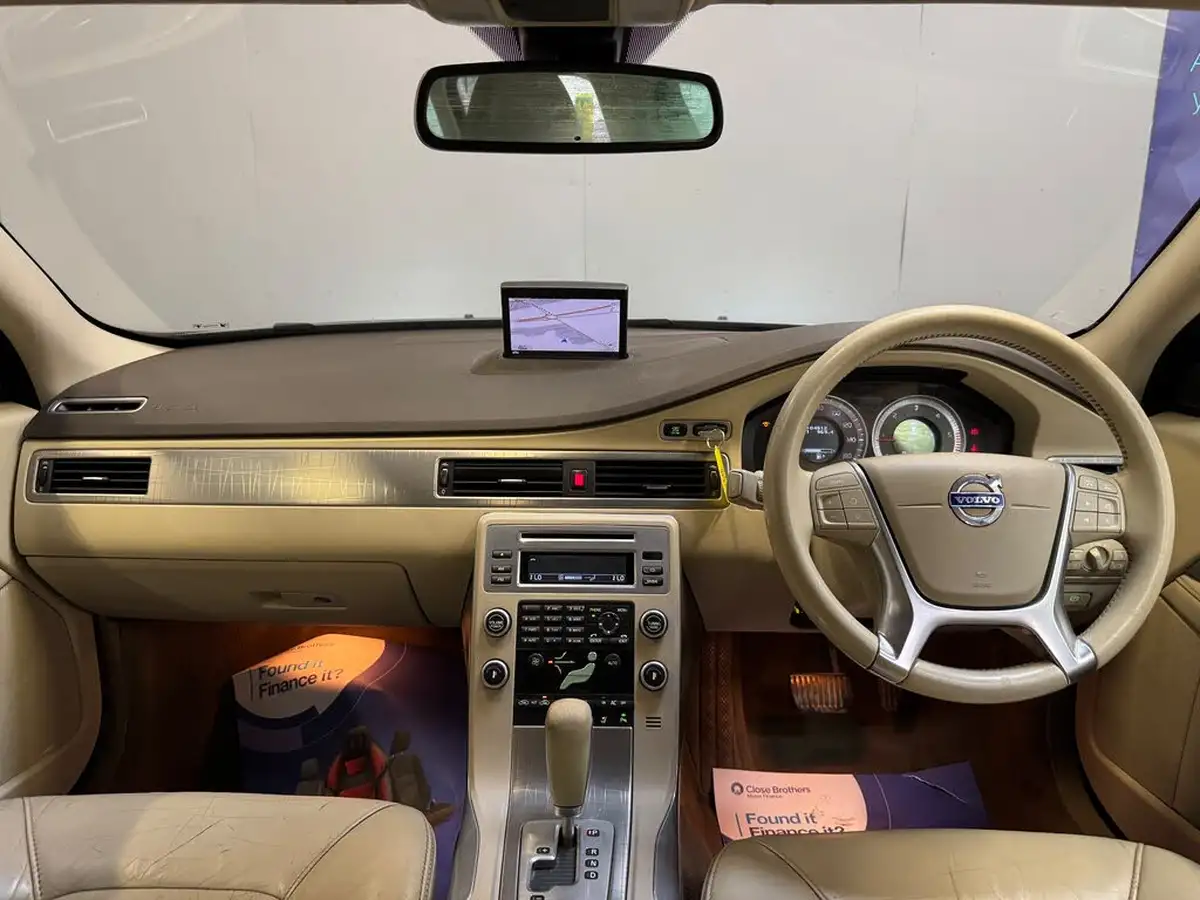 2011-volvo-xc70-20td-d3-se-lux-163bhp-big-13