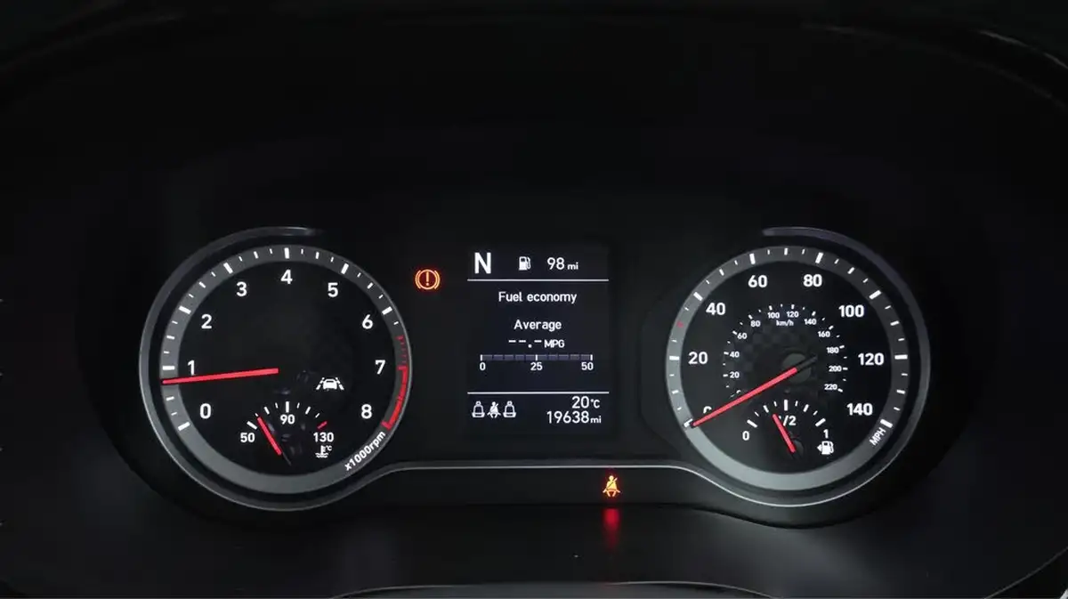2022-hyundai-i10-10-se-connect-auto-big-10