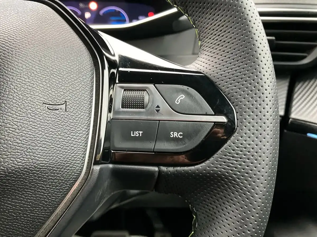 2024-peugeot-2008-suv-e-gt-136ps-50kwh-big-28