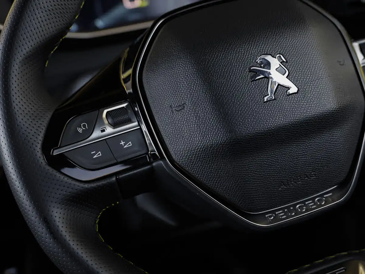 2022-peugeot-208-e-gt-premium-big-16