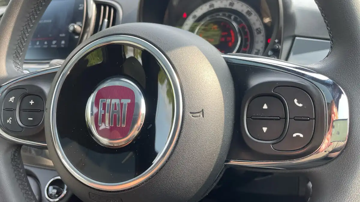 2022-fiat-500-10-dolcevita-big-23