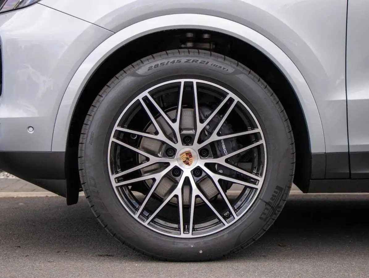 2025-porsche-cayenne-30-v6-353ps-station-wagon-big-3