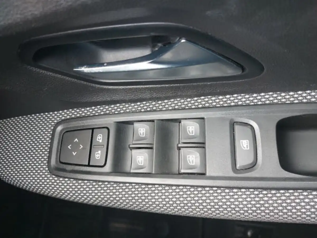 2021-dacia-sandero-10-tce-comfort-90bhp-big-18