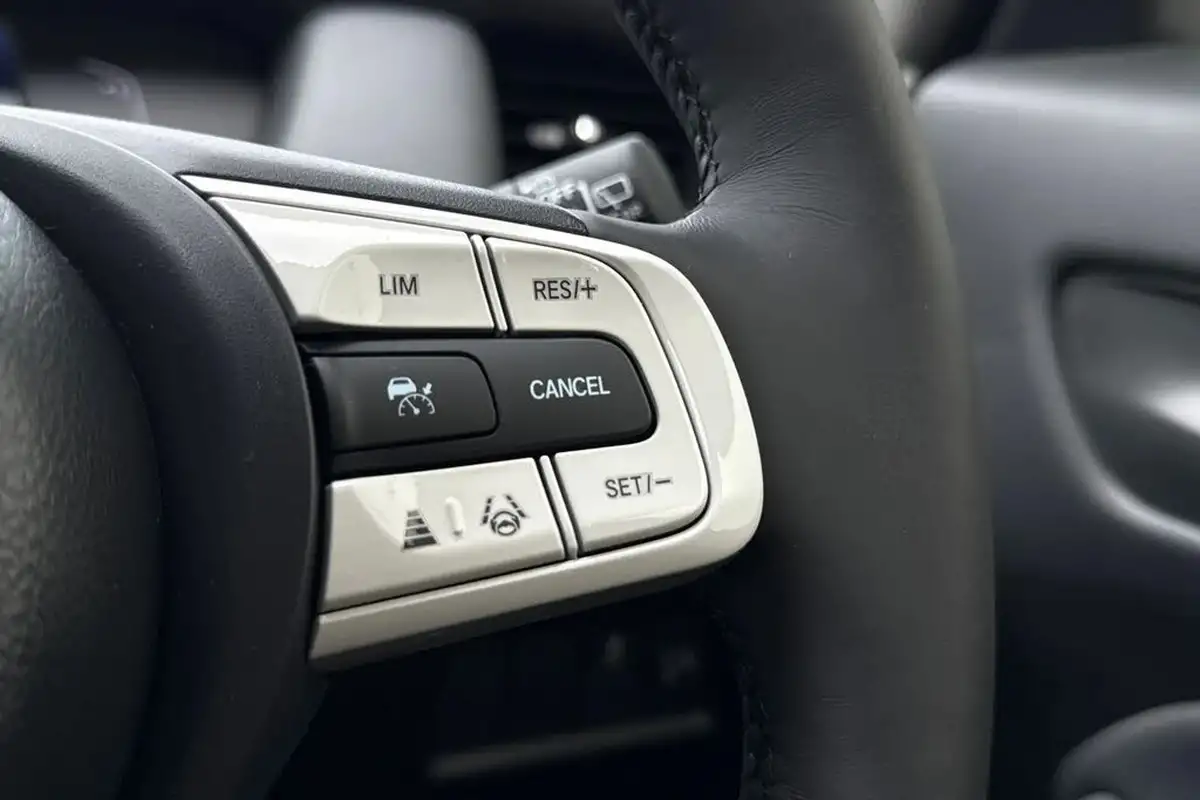 2025-honda-jazz-15-i-mmd-elegance-big-34