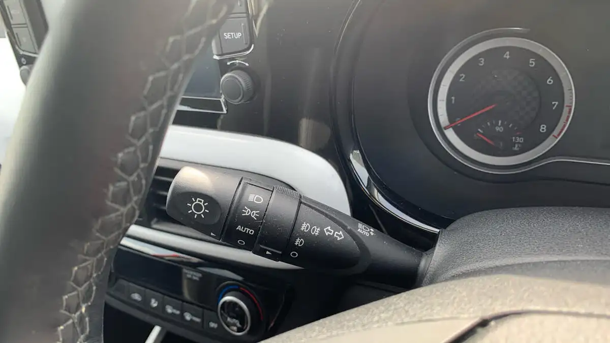 2022-hyundai-i10-12-premium-big-26