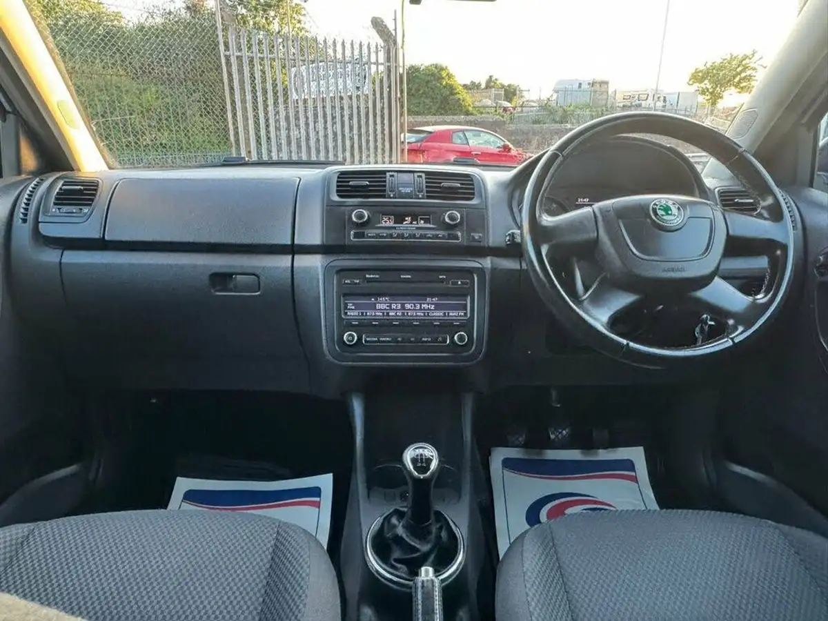 2011-skoda-fabia-12-elegance-tsi-105bhp-hatchback-1197cc-big-24
