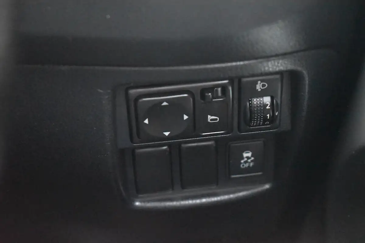 2011-nissan-juke-16-acenta-16v-1598cc-big-45