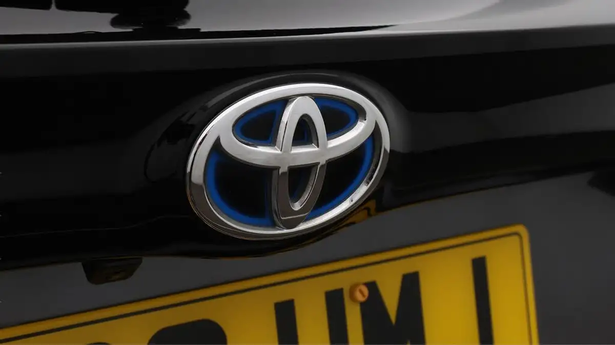 2022-toyota-yaris-15-vvt-i-excel-big-21
