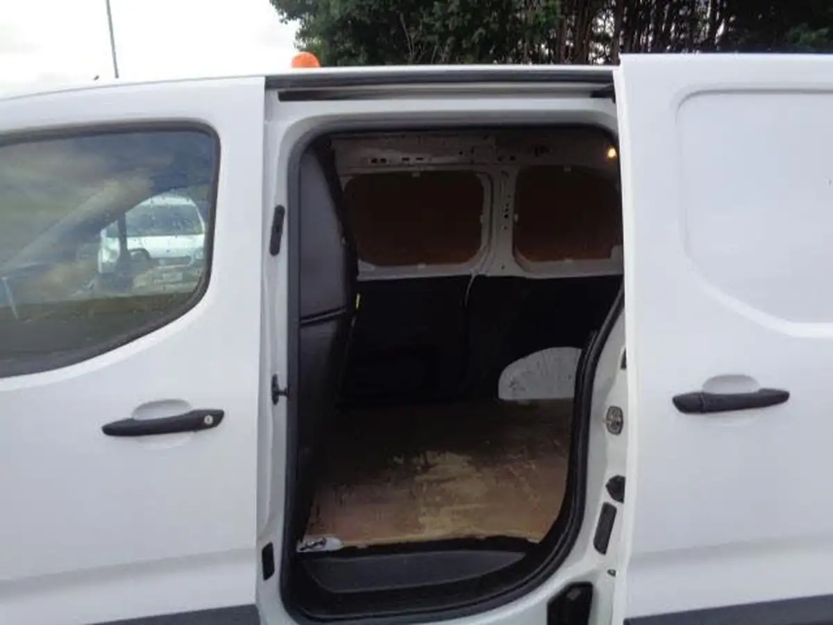 2021-peugeot-partner-15-bluehdi-1000-professional-100ps-eu6dt-panel-big-14
