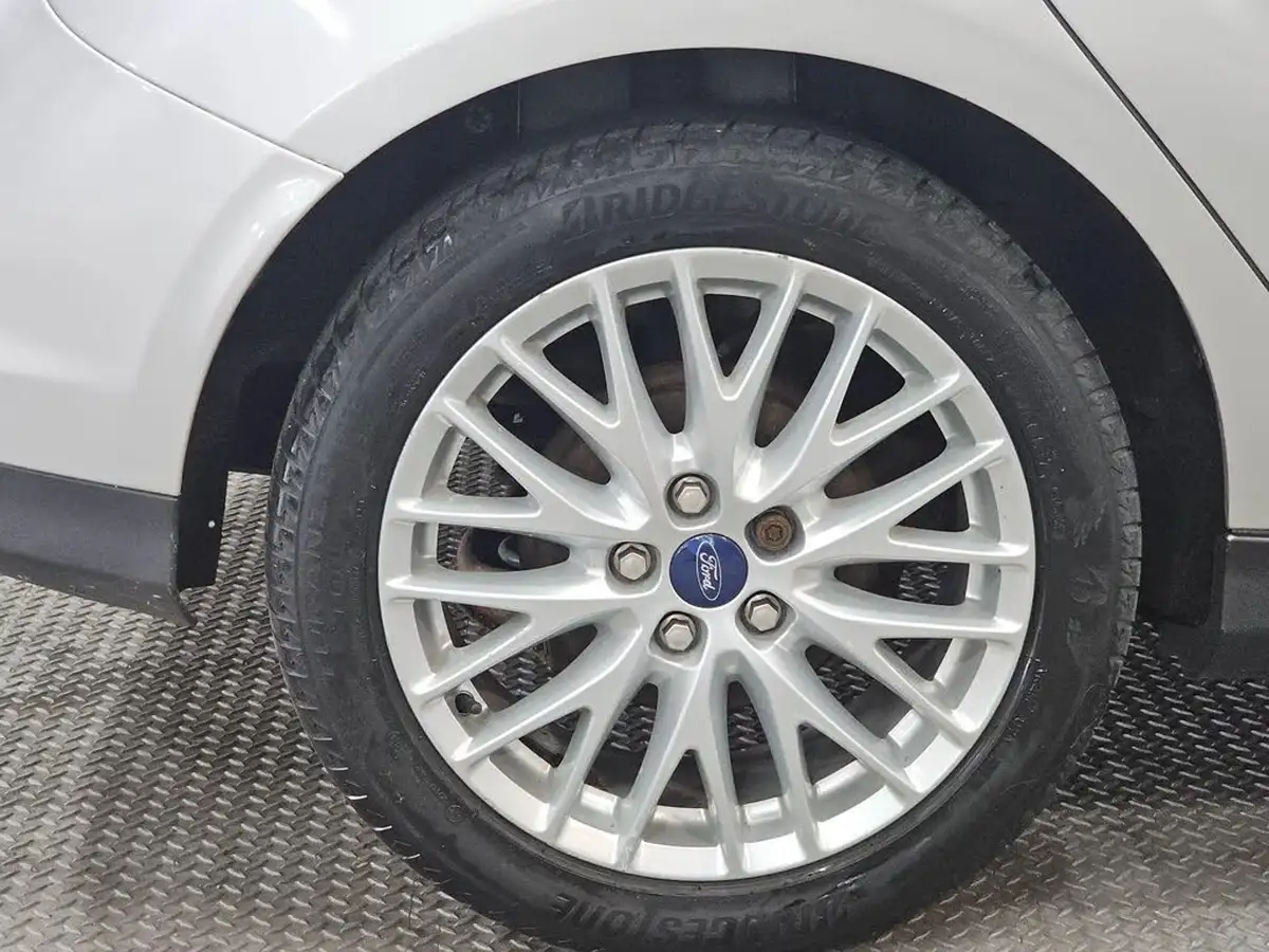 2012-ford-focus-10-zetec-125ps-hatchback-big-8