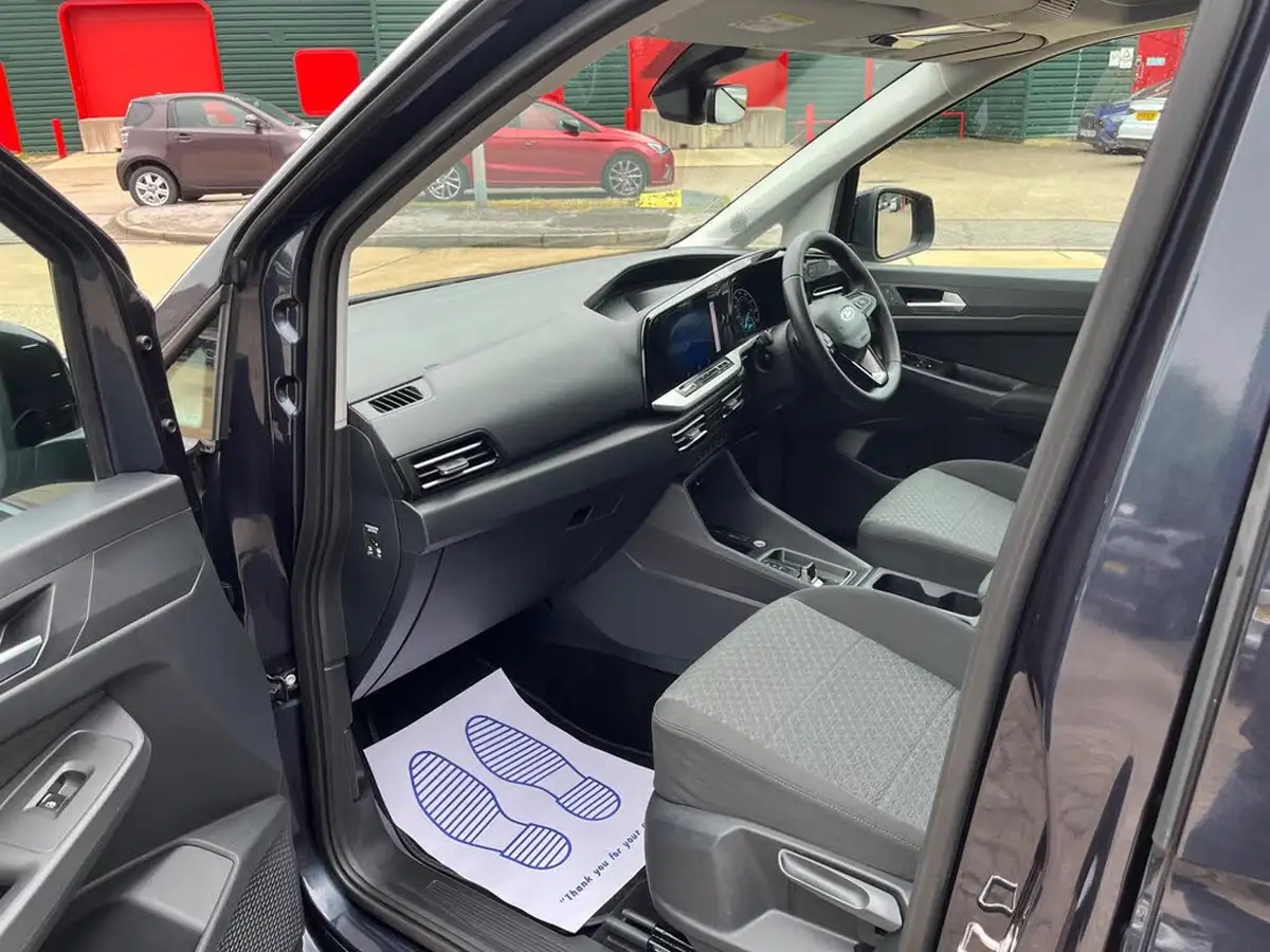 2024-ford-tourneo-connect-15-titanium-115ps-auto-big-25