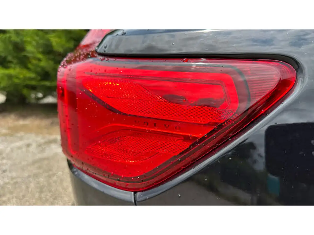 2023-volvo-xc40-20-b4-plus-awd-big-39