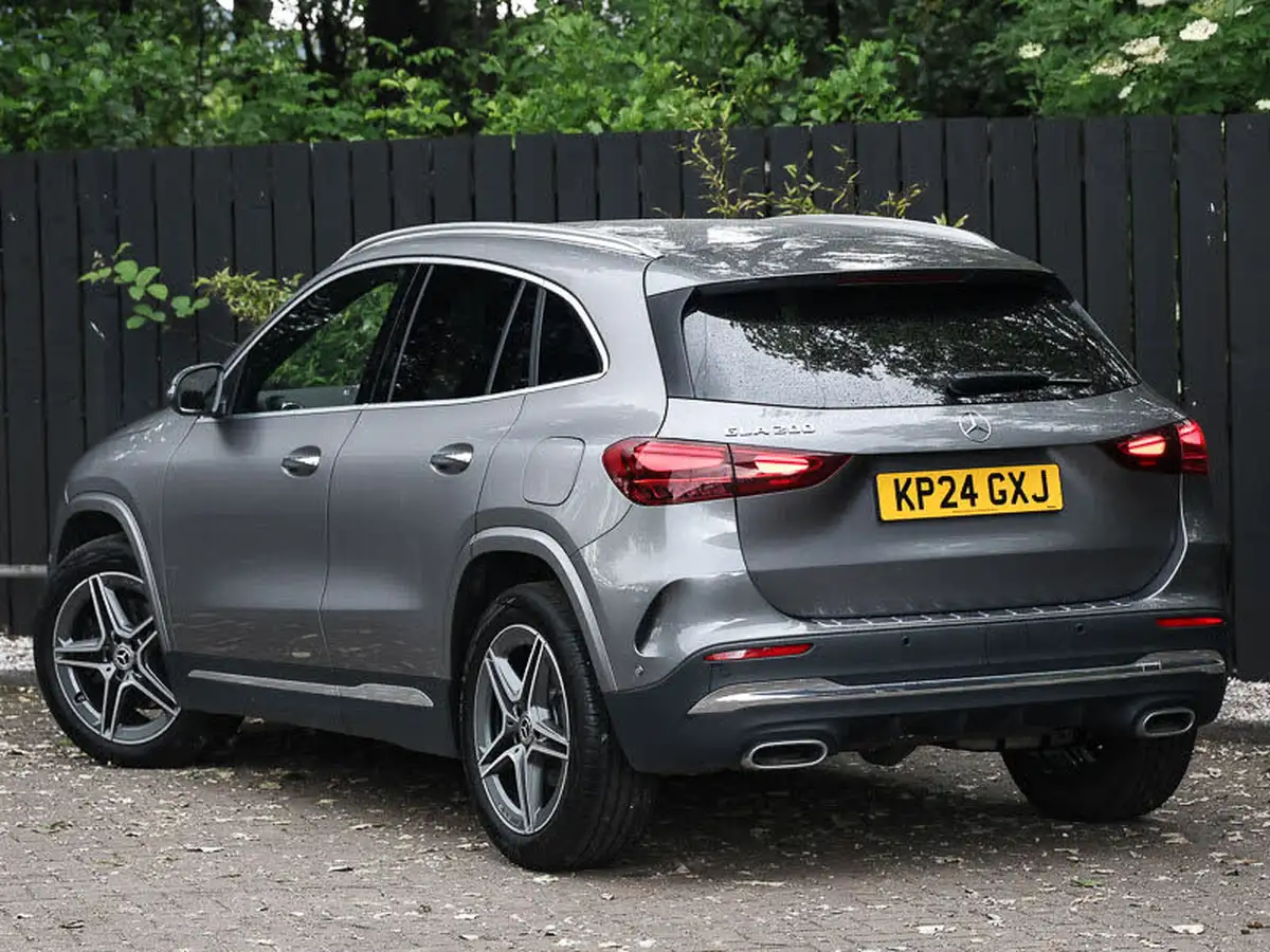 2024-mercedes-benz-gla-class-13-gla-200-amg-line-executive-big-1