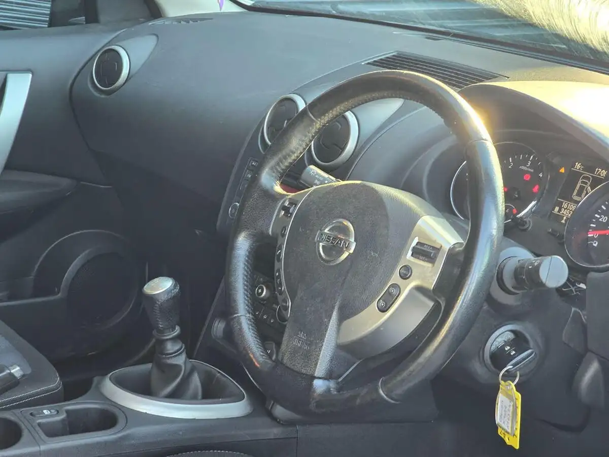 2013-nissan-qashqai-15td-acenta-big-9