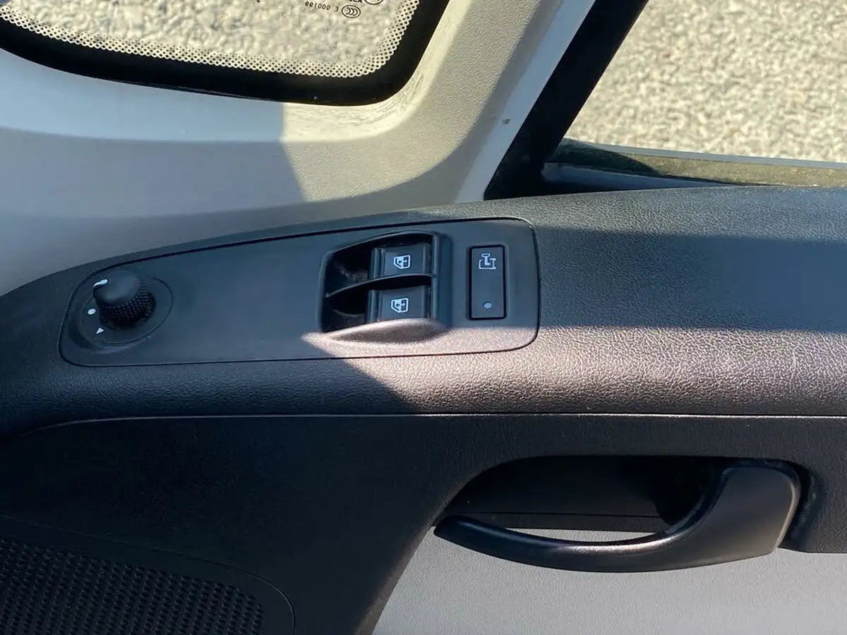 2018-peugeot-boxer-20-bluehdi-professional-335-l3-h2-big-35