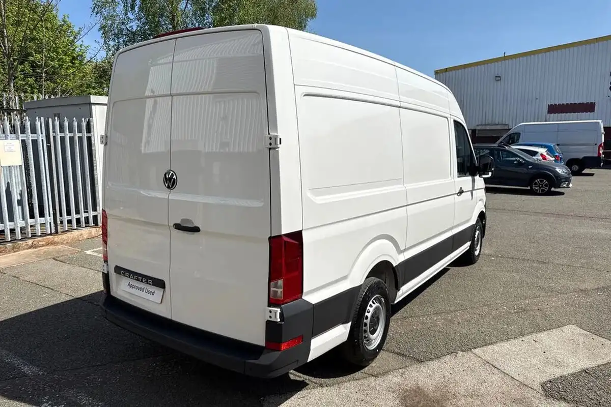 2024-volkswagen-crafter-20tdi-cr35-mwb-commerce-140pseu6d-panel-van-big-38