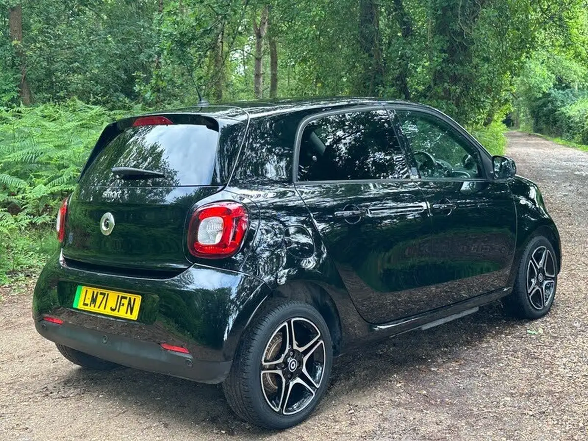 2021-smart-forfour-eq-premium-big-3