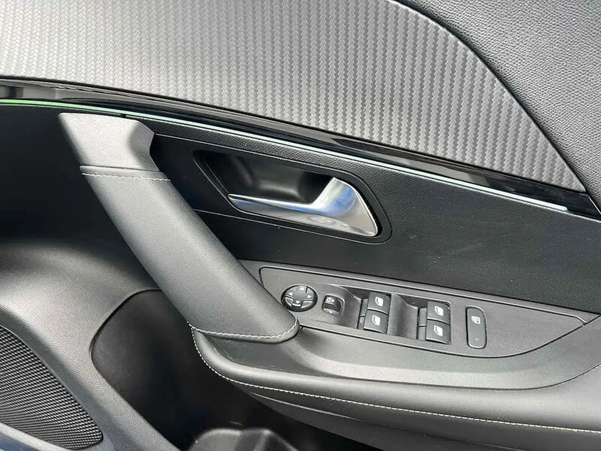 2021-peugeot-2008-suv-e-gt-premium-big-29