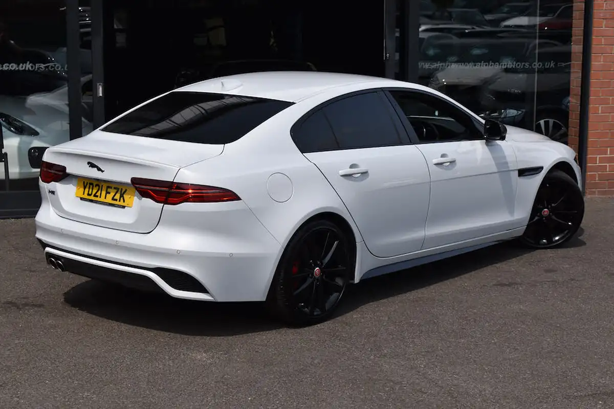 2021-jaguar-xe-20-d200-r-dynamic-black-big-5