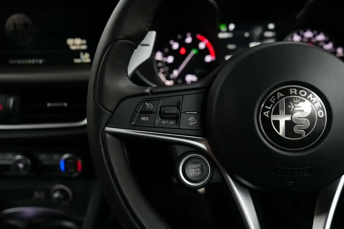 2017-alfa-romeo-stelvio-22td-milano-big-41