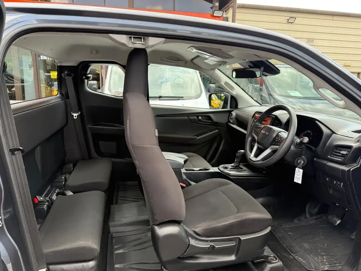 2023-isuzu-d-max-19td-utility-4x4-extended-auto-big-10
