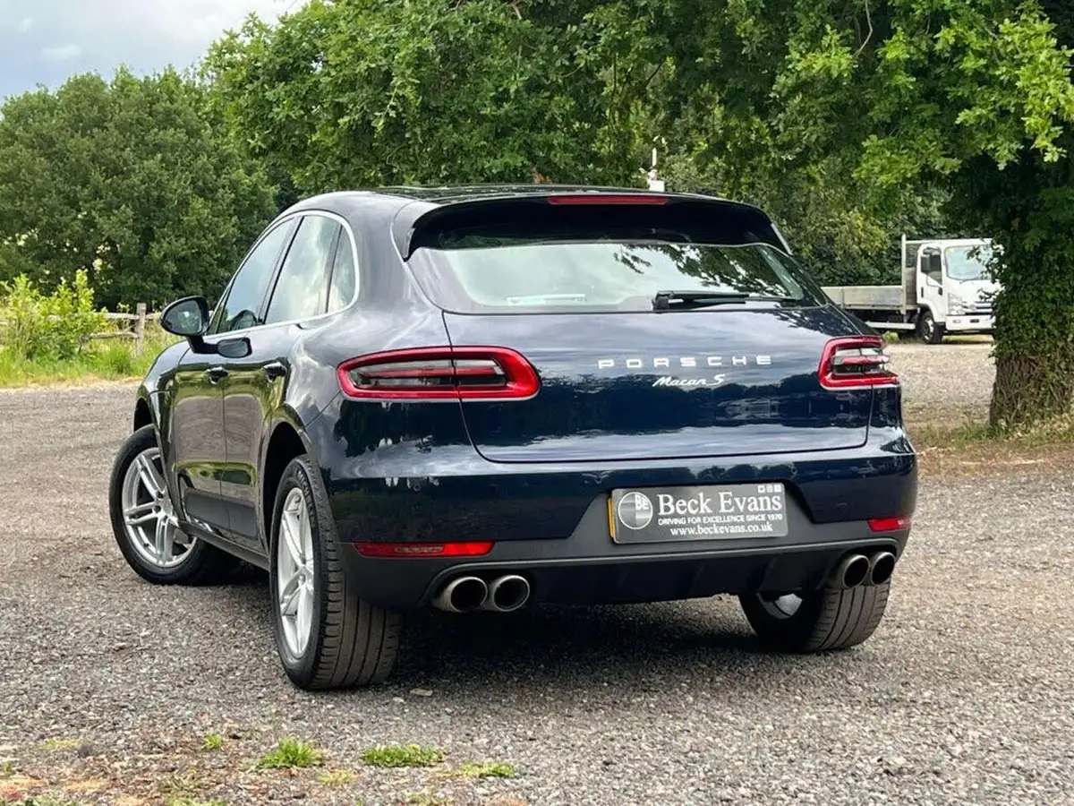 2018-porsche-macan-30-s-big-30