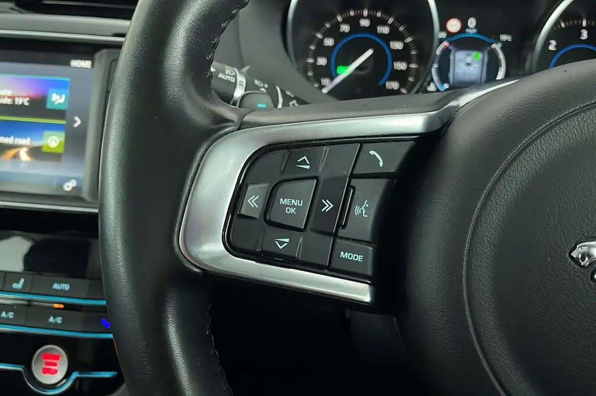 2018-jaguar-f-pace-20-i4d-portfolio-180ps-awd-auto-big-14