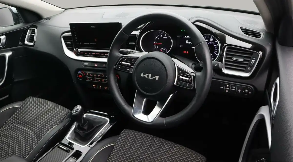 2022-kia-xceed-15-t-gdi-3-big-9