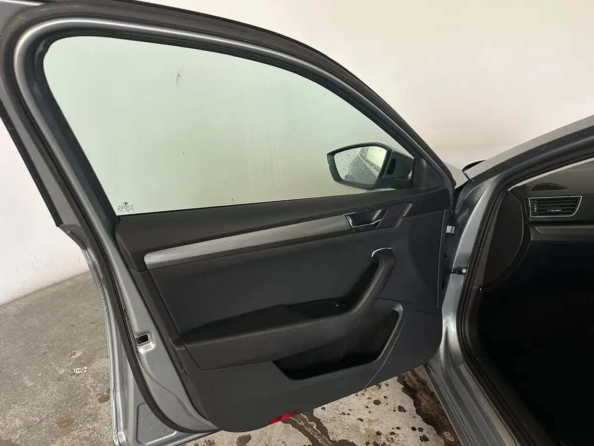 2020-skoda-superb-14-tsi-se-l-estate-big-32