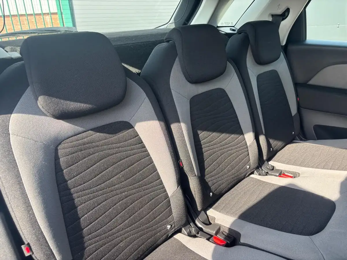 2016-citroen-c4-picasso-16bluehdi-vtr-120ps-big-33