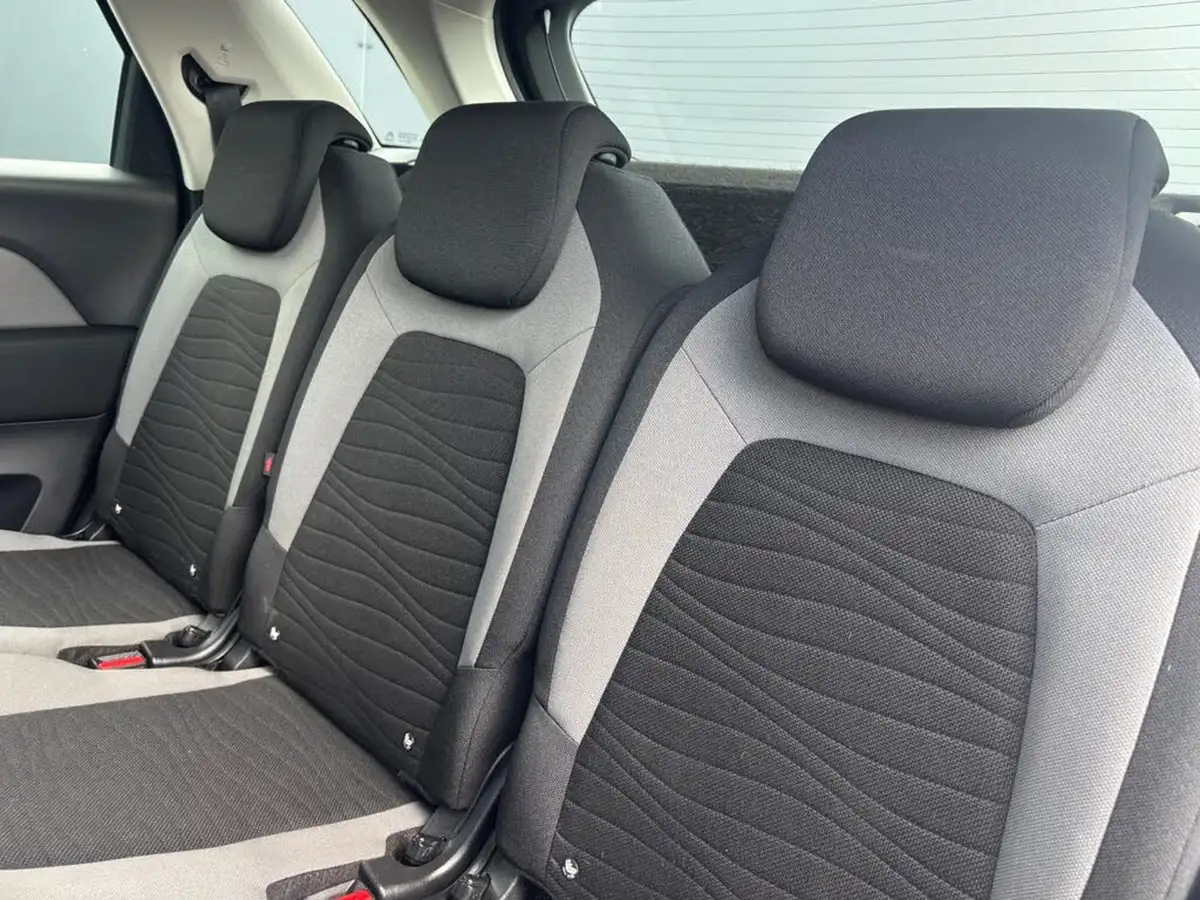 2016-citroen-c4-picasso-16bluehdi-vtr-120ps-big-29