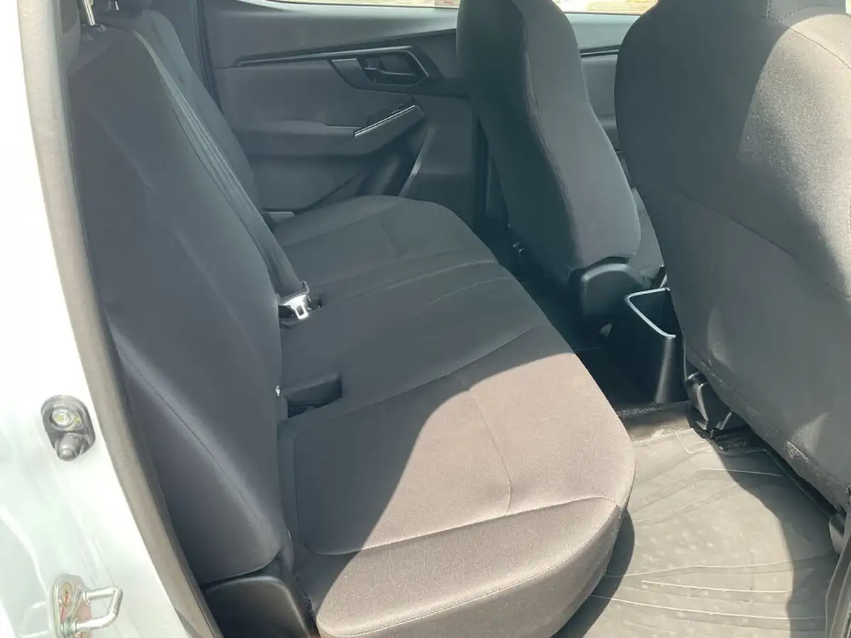 2021-isuzu-d-max-19td-utility-4x4-double-pickup-big-15