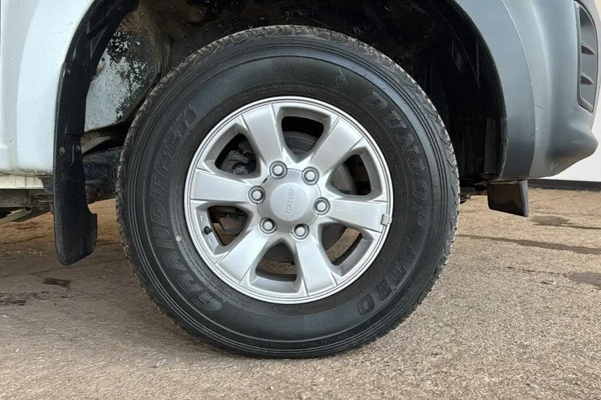 2019-isuzu-d-max-19td-utility-4x4-double-pickup-big-16