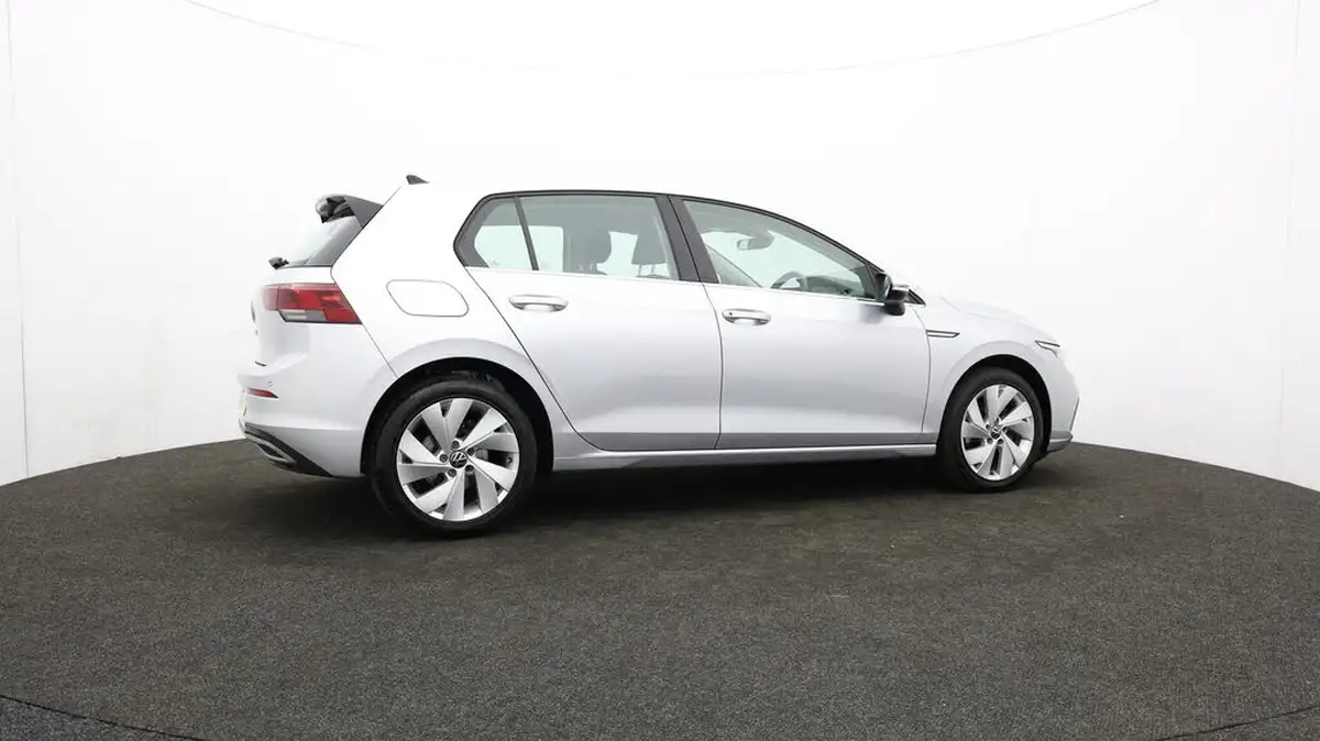 2021-volkswagen-golf-15-tsi-style-130ps-hatchback-big-37