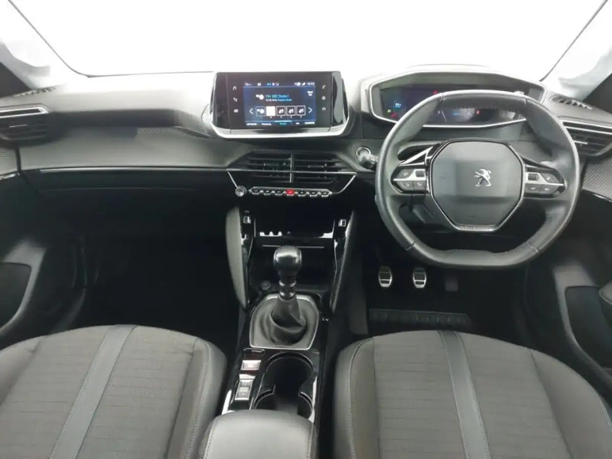 2023-peugeot-208-12-puretech-allure-premium-100ps-big-2