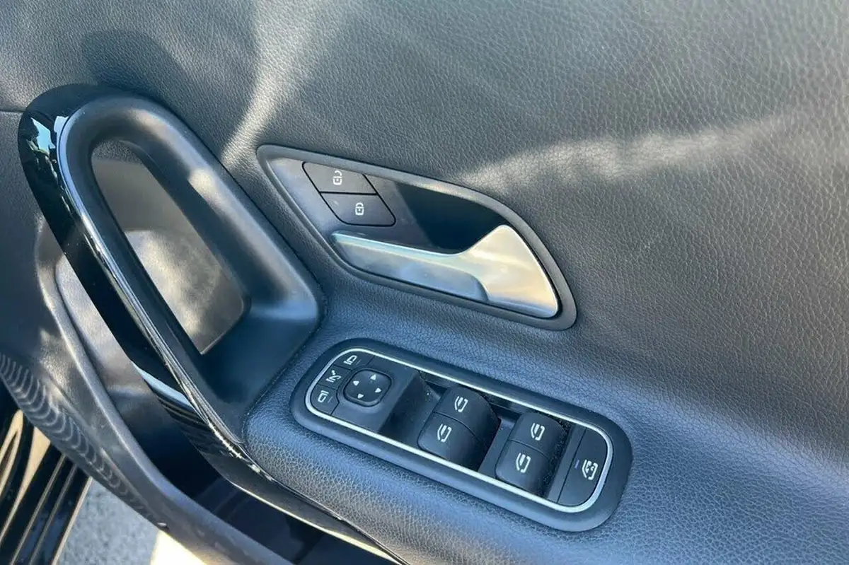 2019-mercedes-benz-a-class-15d-a180d-se-executive-7g-dct-big-32