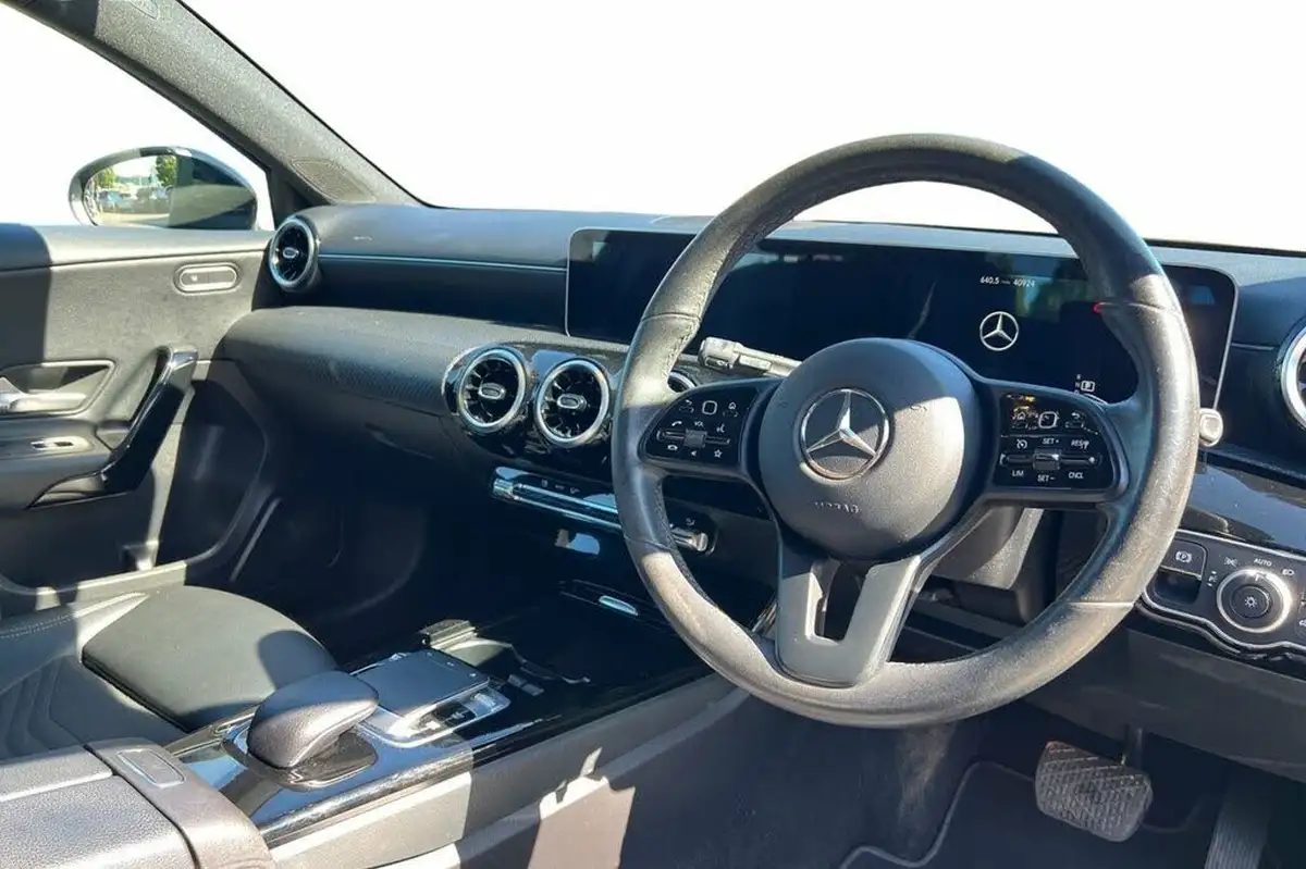 2019-mercedes-benz-a-class-15d-a180d-se-executive-7g-dct-big-8