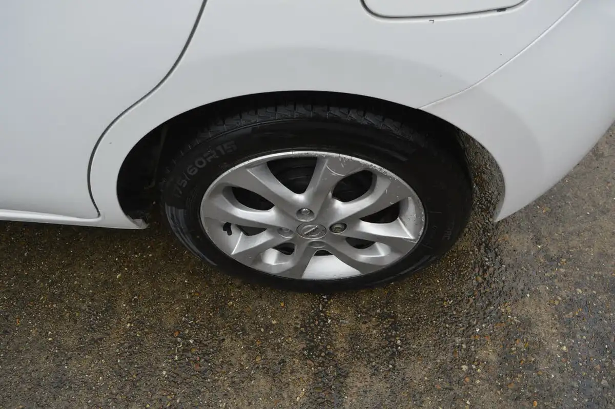 2016-nissan-micra-12-acenta-cvt-big-20