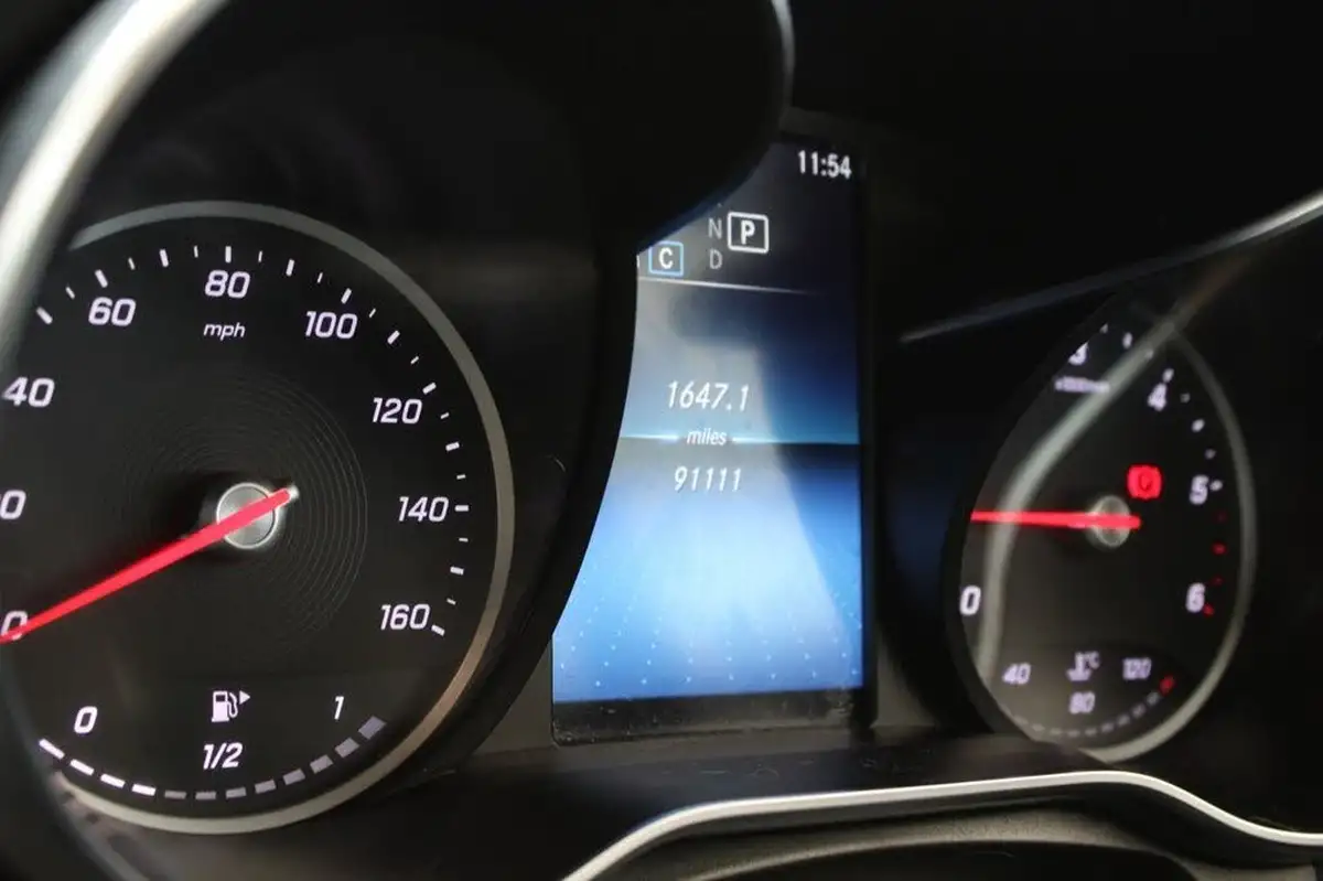 2019-mercedes-benz-glc-class-20d-glc220d-amg-line-station-wagon-5d-4matic-plus-big-41