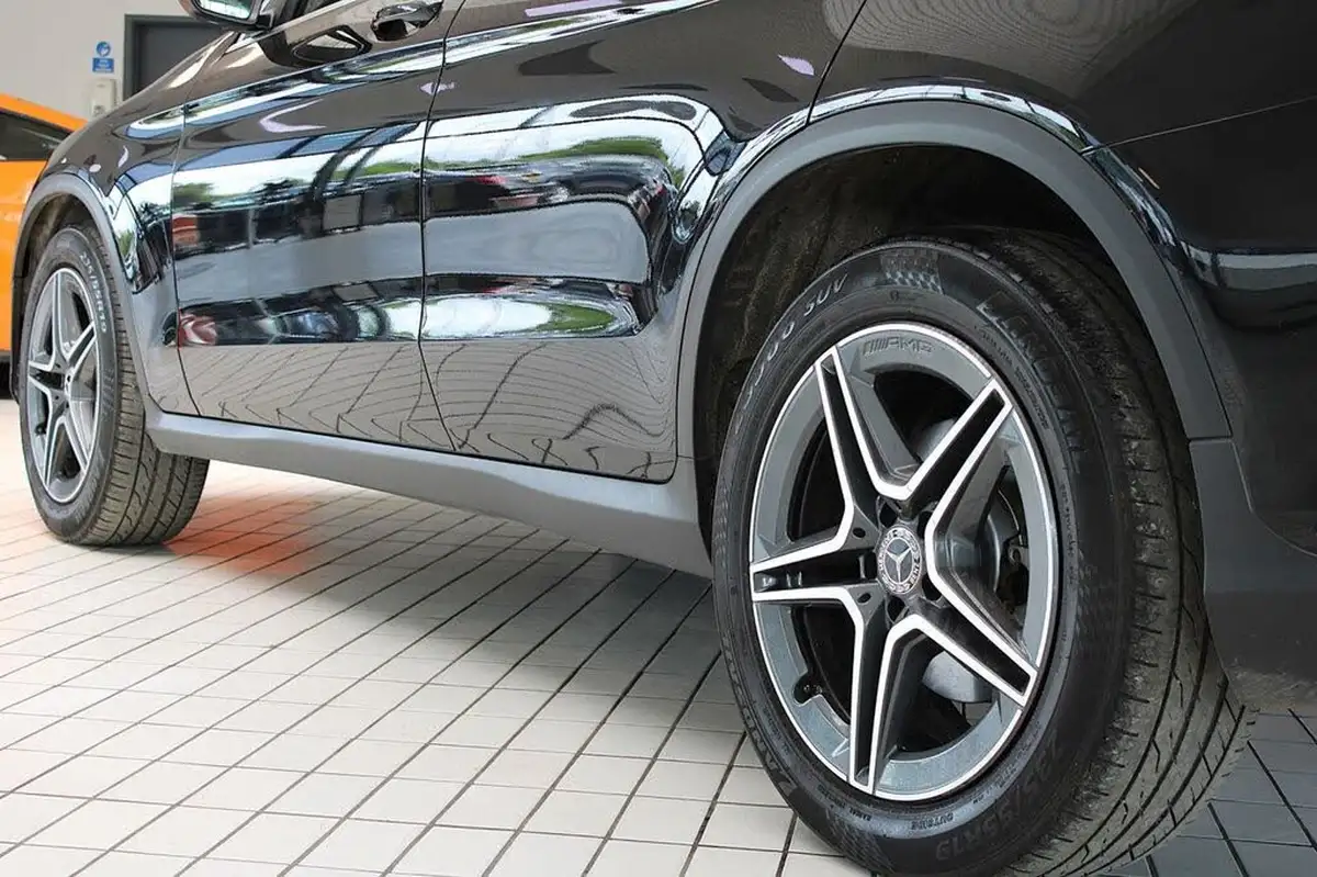 2019-mercedes-benz-glc-class-20d-glc220d-amg-line-station-wagon-5d-4matic-plus-big-17