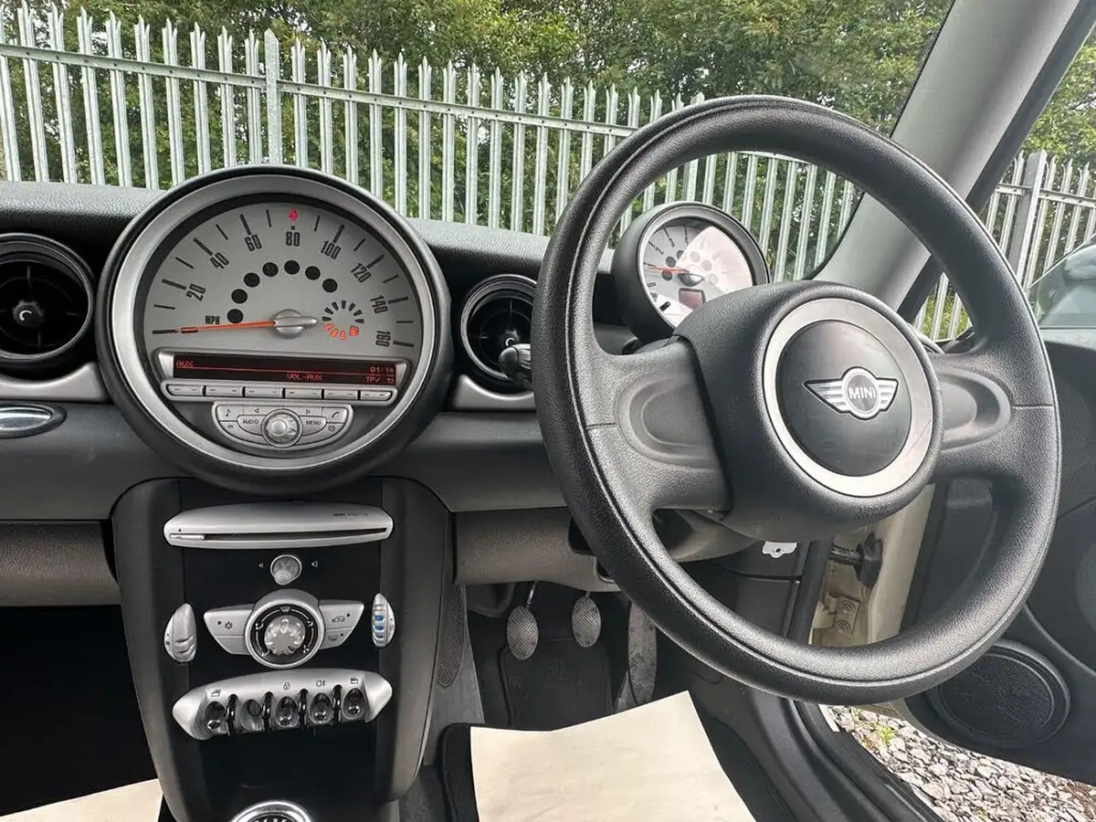 2009-mini-cooper-16-cooper-120bhp-hatchback-3d-big-20