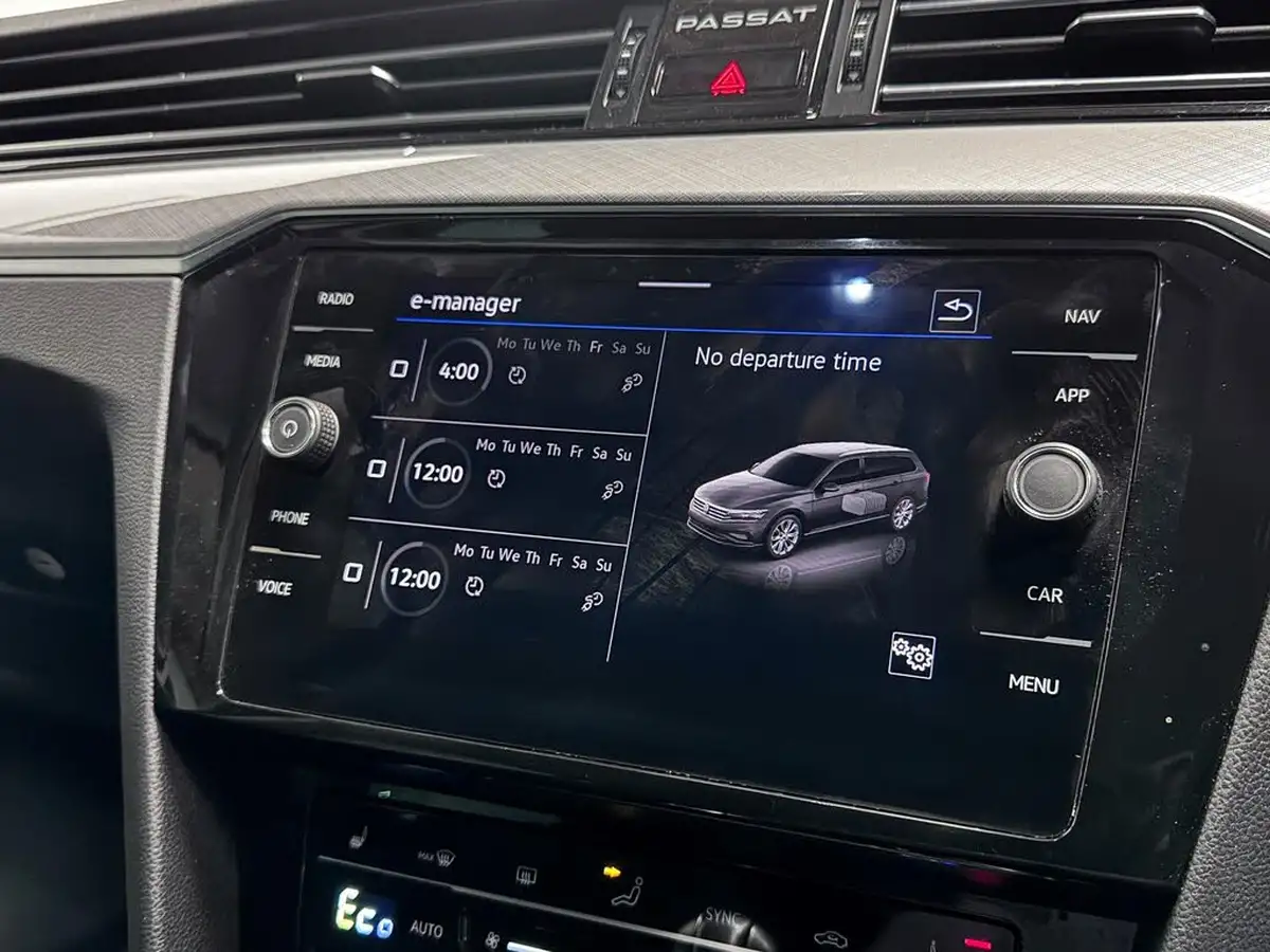 2021-volkswagen-passat-14-tsi-gte-estate-5d-big-52