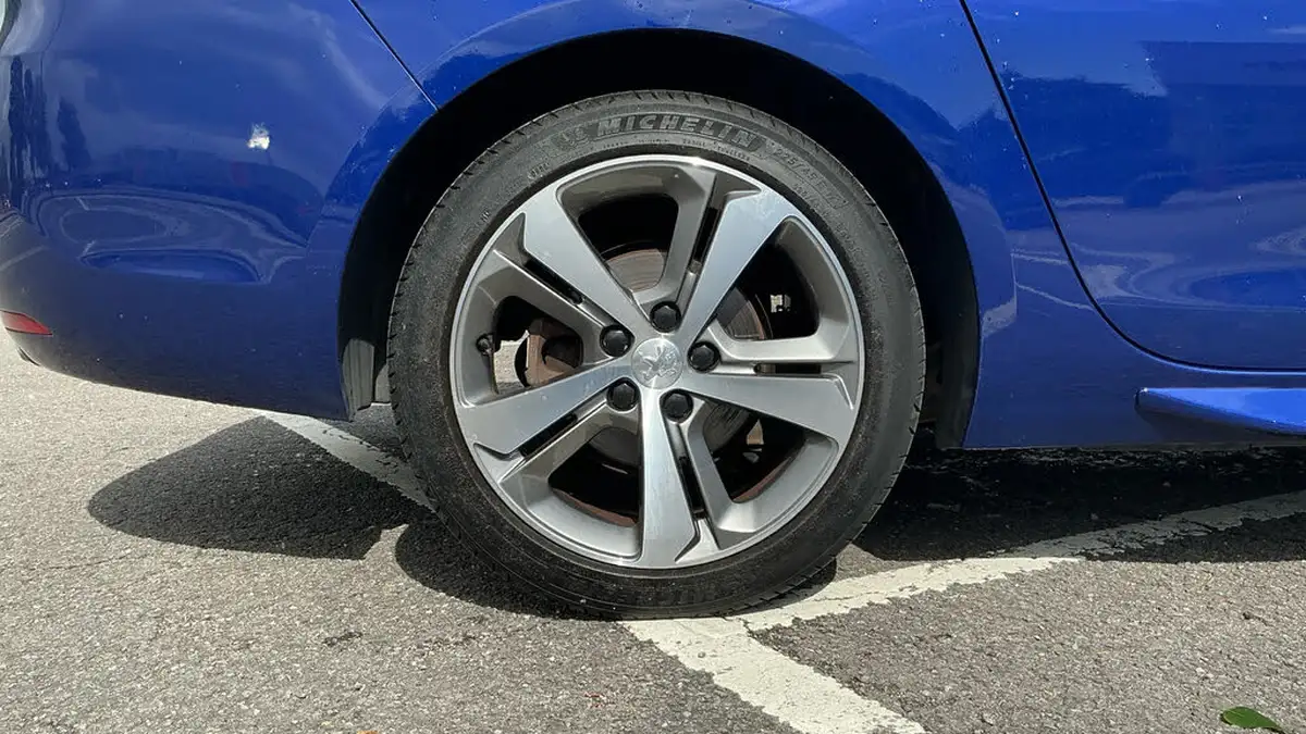 2020-peugeot-308-sw-12-puretech-gt-line-big-14