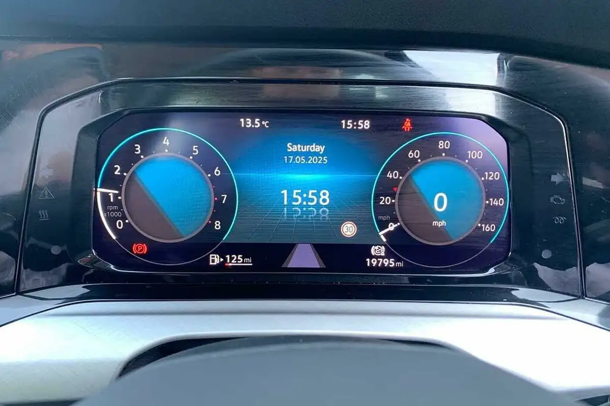 2023-volkswagen-golf-15-tsi-life-130ps-hatchback-big-17