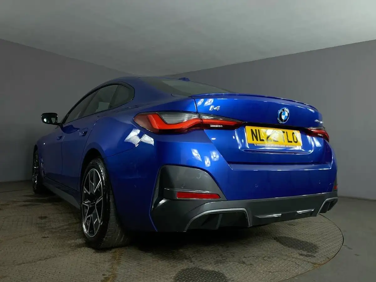 2022-bmw-i4-e-edrive40-m-sport-big-13