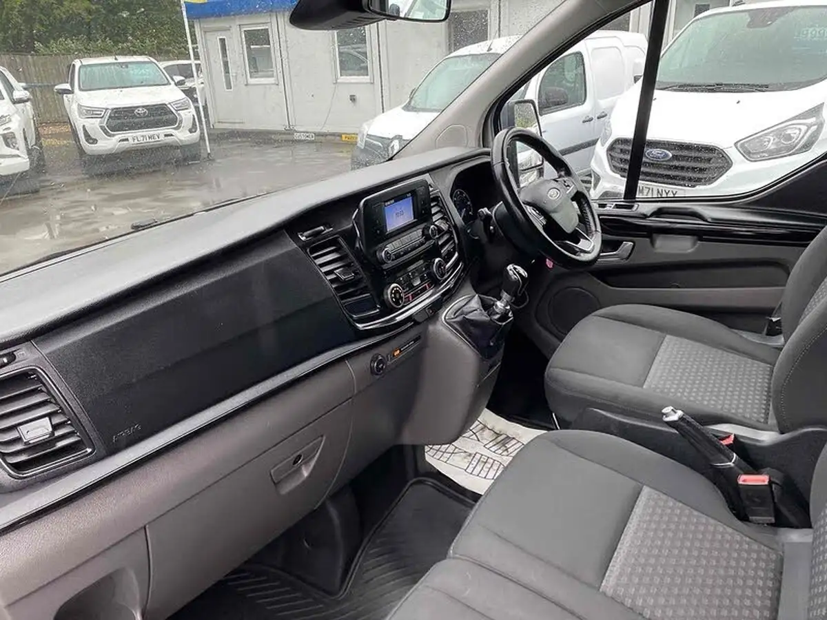 2018-ford-tourneo-custom-20tdci-320-l2-zetec-130ps-big-16