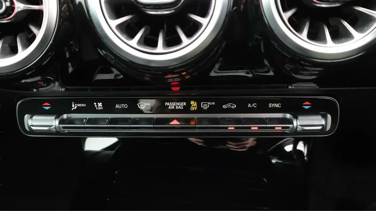 2022-mercedes-benz-a-class-13-a180-amg-line-executive-edition-saloon-4d-7g-dct-big-12